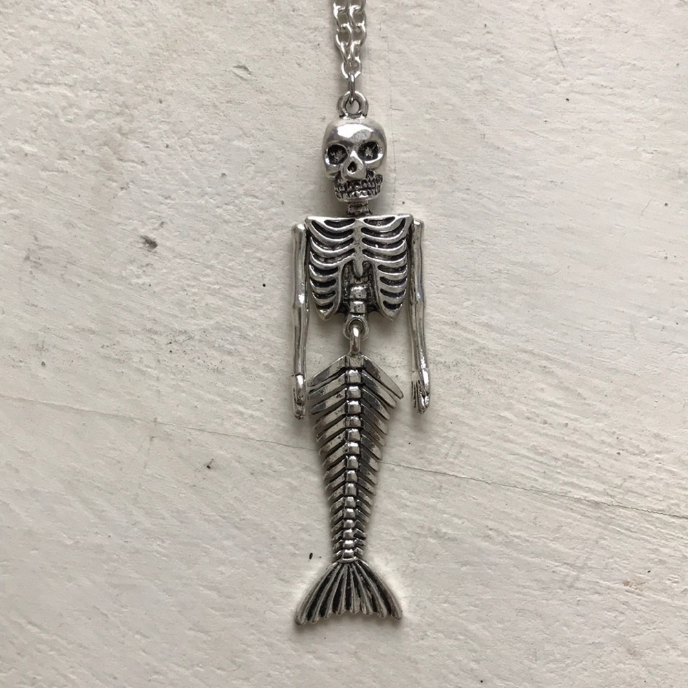 ☠️🧜🏼‍♀️ Skelemermaid Necklace